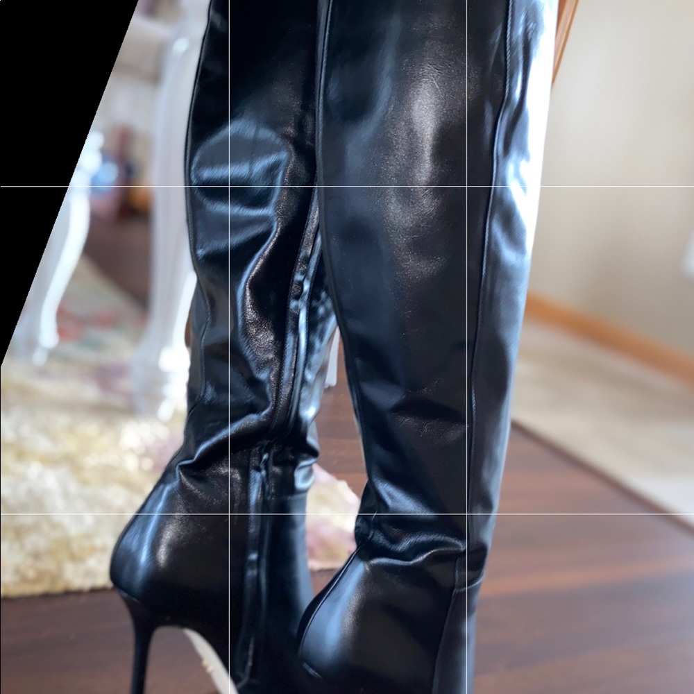 Sergio Rossi Knee High Black Leather Boots - Picture 5 of 8
